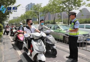 騎電動車不戴頭盔識別