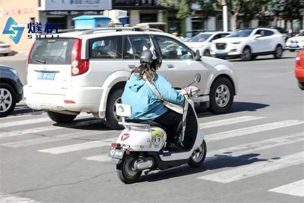 騎電動車不戴頭盔識別系統